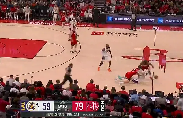 体育APP-谢泼德倒地抢断拉拉维亚，伊森反击暴扣领先22分打停湖人